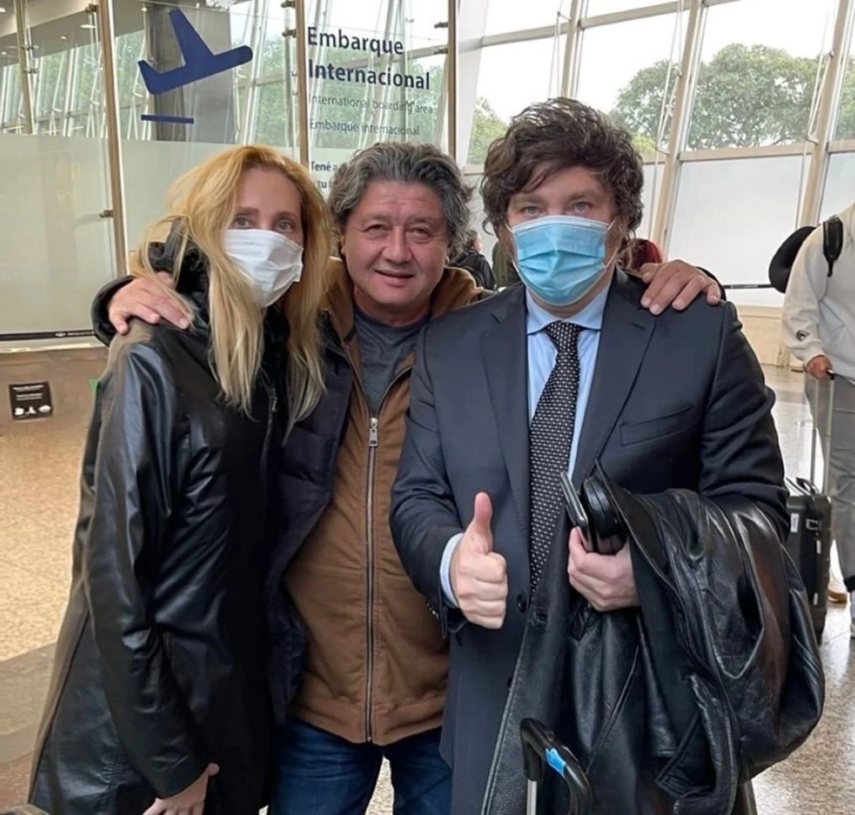 mesa-chica-javier-milei-y___zPDVgJJqG_1200x0__1